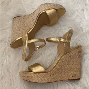 🙋🏻‍♀️🎉Gold Wedges‼️‼️